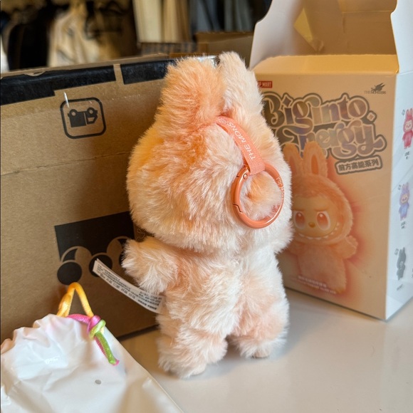 POPMART Labubu HAPPINESS Big Into Energy The Monsters Blind Box Keychain - Picture 4 of 9